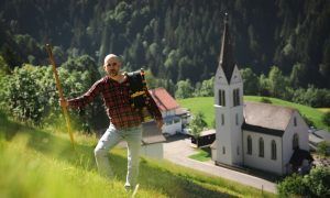 Glocken läuten gegen den Hunger